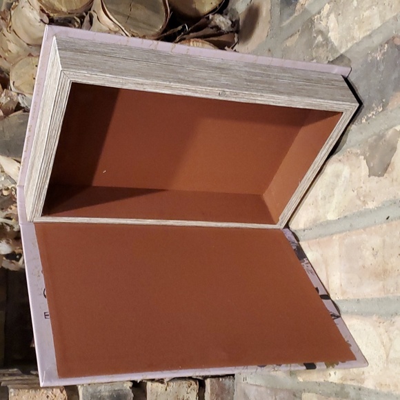 NWOT Gothic Skulls and Roses Storage Book- True Love Never Dies - Picture 4 of 10